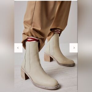 Free People Essential Chelsea Boots Sz 38.5 EU 8.5 US Chalk Spain